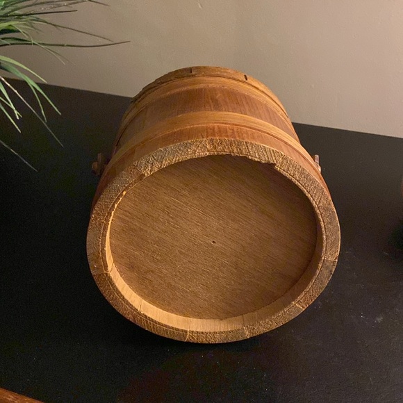 Vintage wood barrel ice bucket with cover - Picture 7 of 16